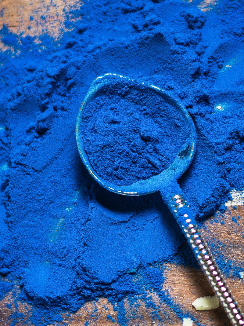 Cobalt Powder Shaker with Natural Dusting Powder